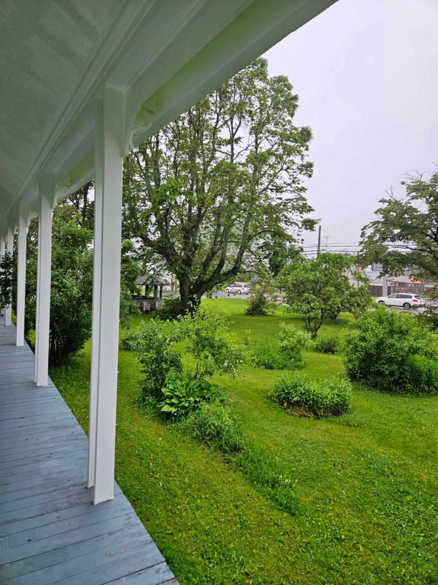 Sunflower Guest Suites 萨默塞德 外观 照片