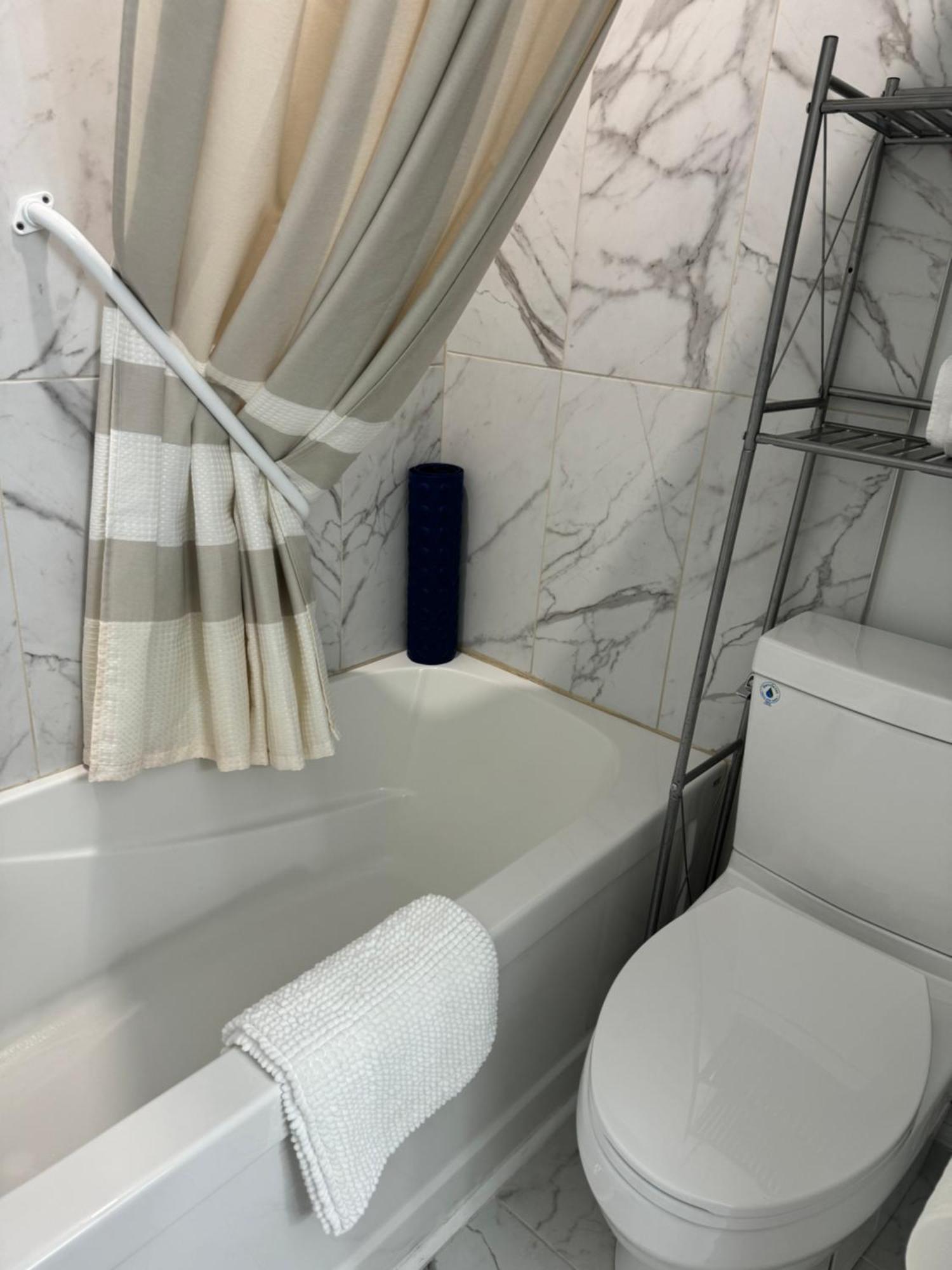 Sunflower Guest Suites 萨默塞德 外观 照片