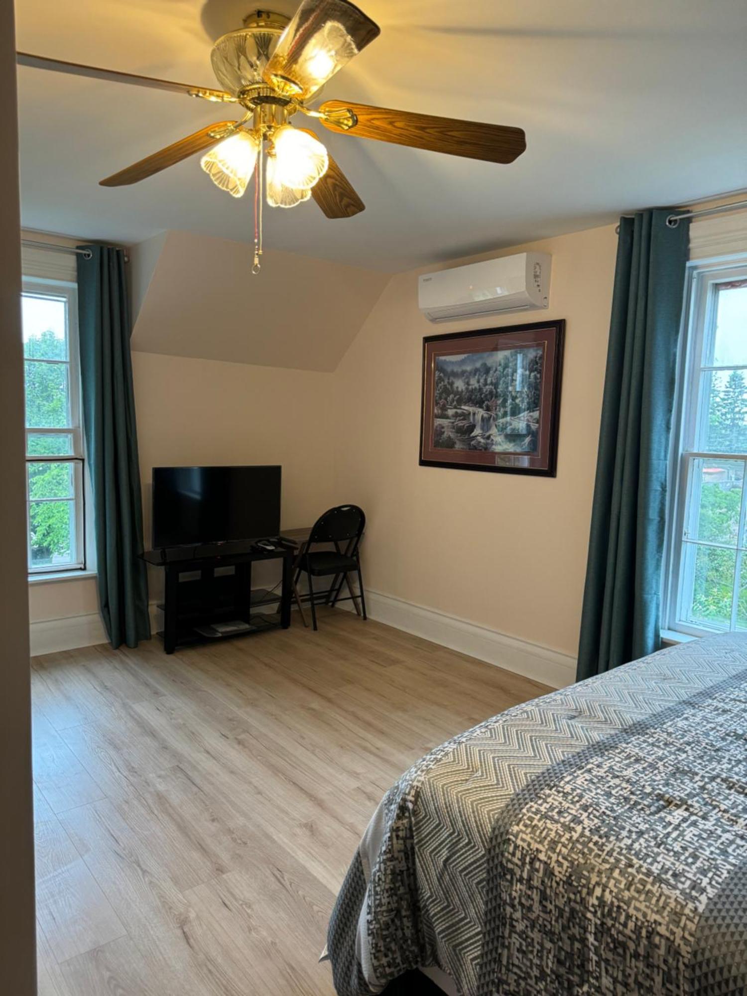 Sunflower Guest Suites 萨默塞德 外观 照片